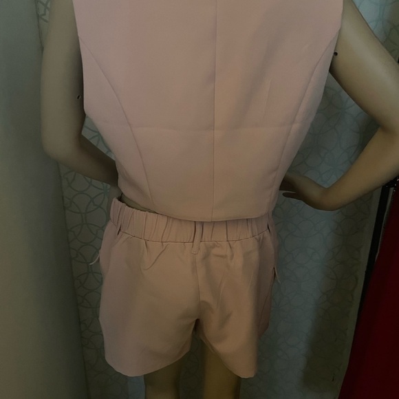 Pink Bermudas with a relaxed fit and high-waisted design - Picture 6 of 9